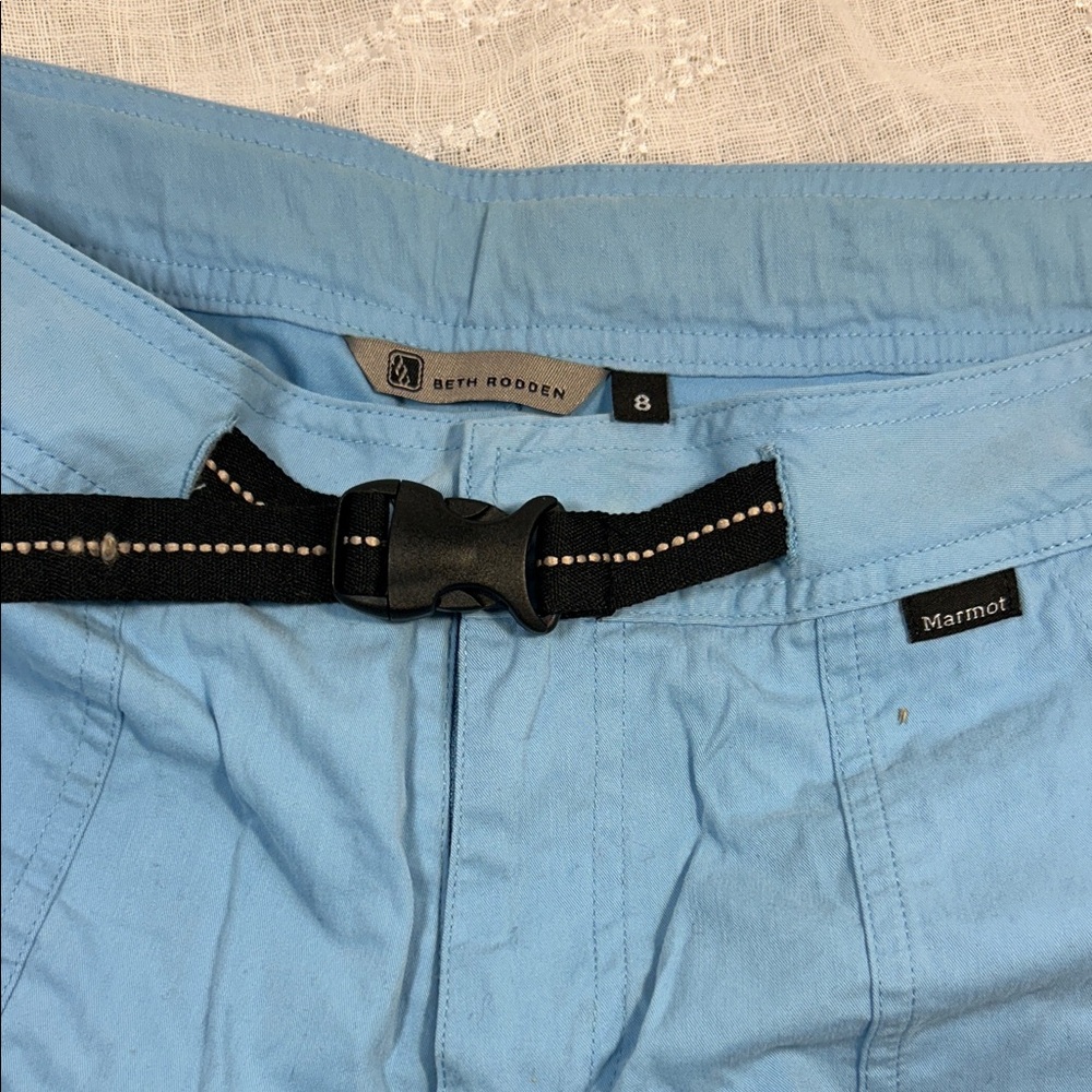 Marmot cotton capris with buld in belt